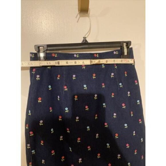 LILLY PULITZER Jean Skirt Blue Denim floral STRETCH Embroidered A Line Size 4 - Picture 4 of 8